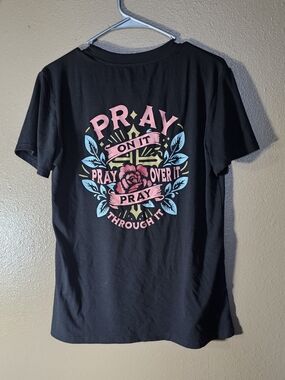 Pray On It Faith Short Sleeve Tshirt Cross Lapel Unisex Size Medium Cotton Blend